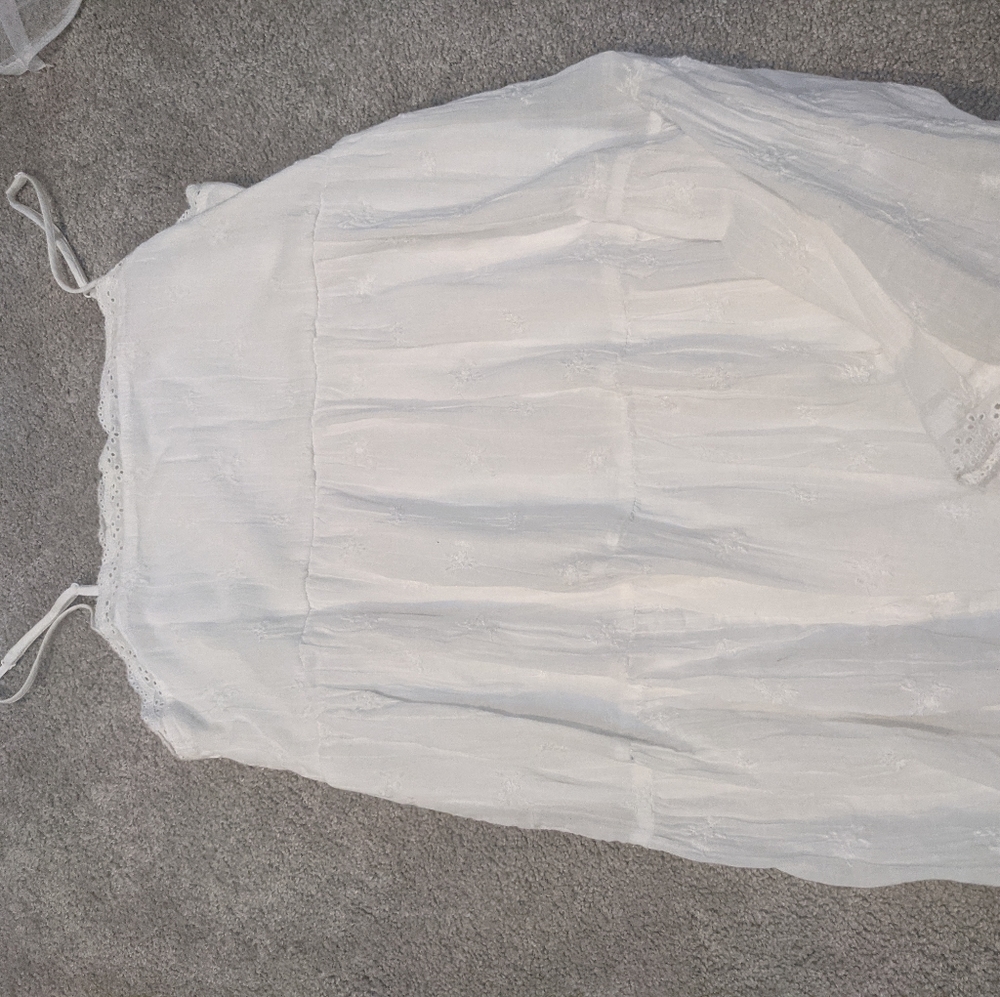 White, Lacy floral dress